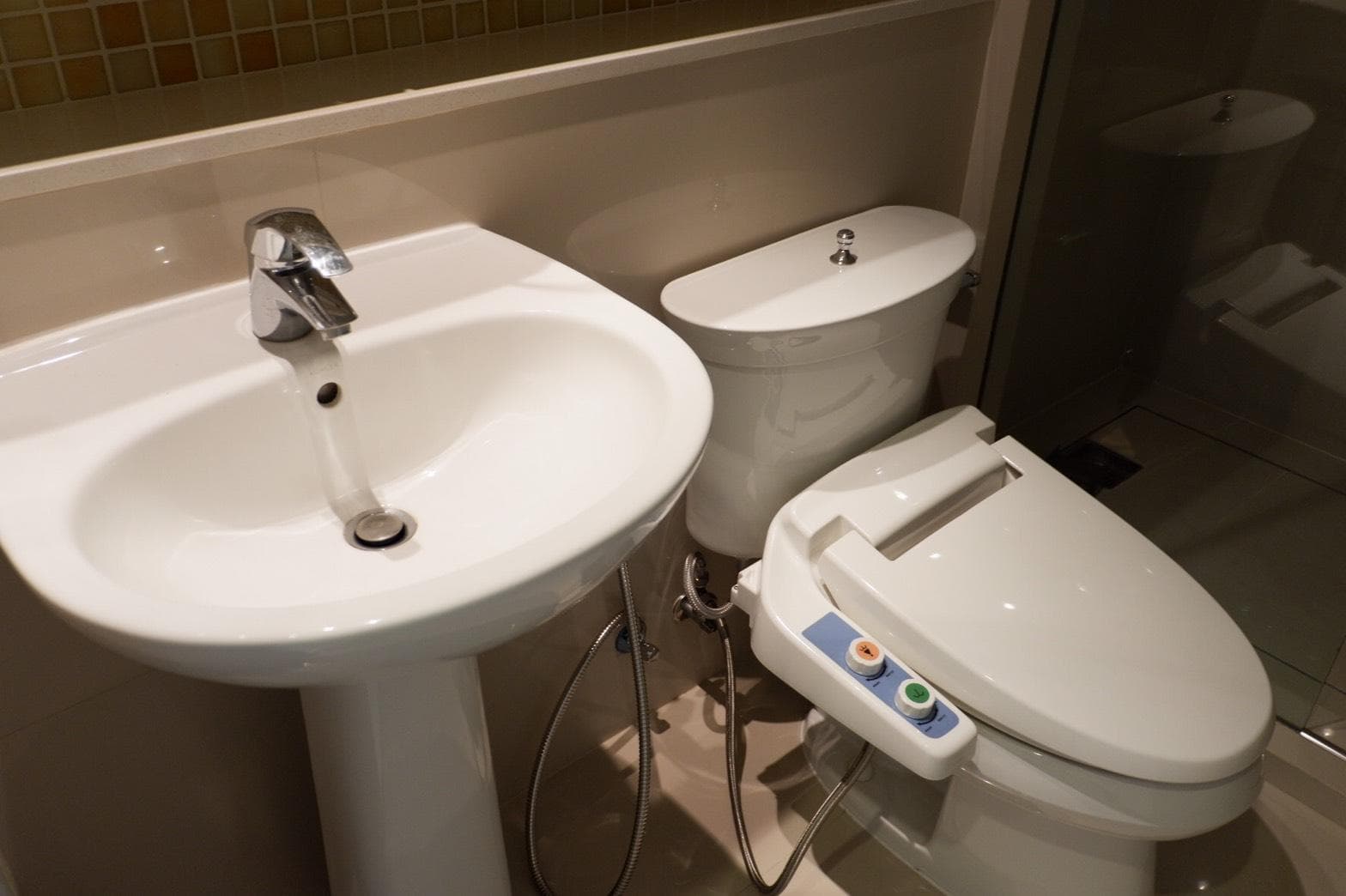 13 – 360_bathroom.jpg