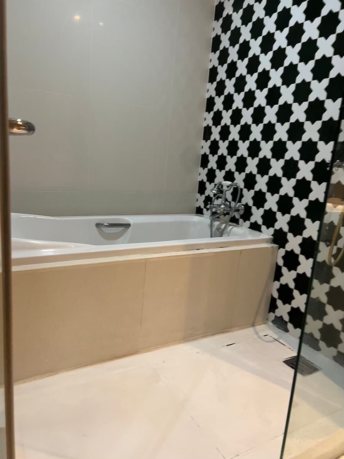 2 – 350_bathroom.jpg