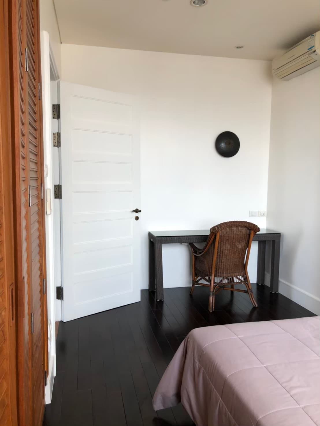 6 – 256_bedroom.jpg