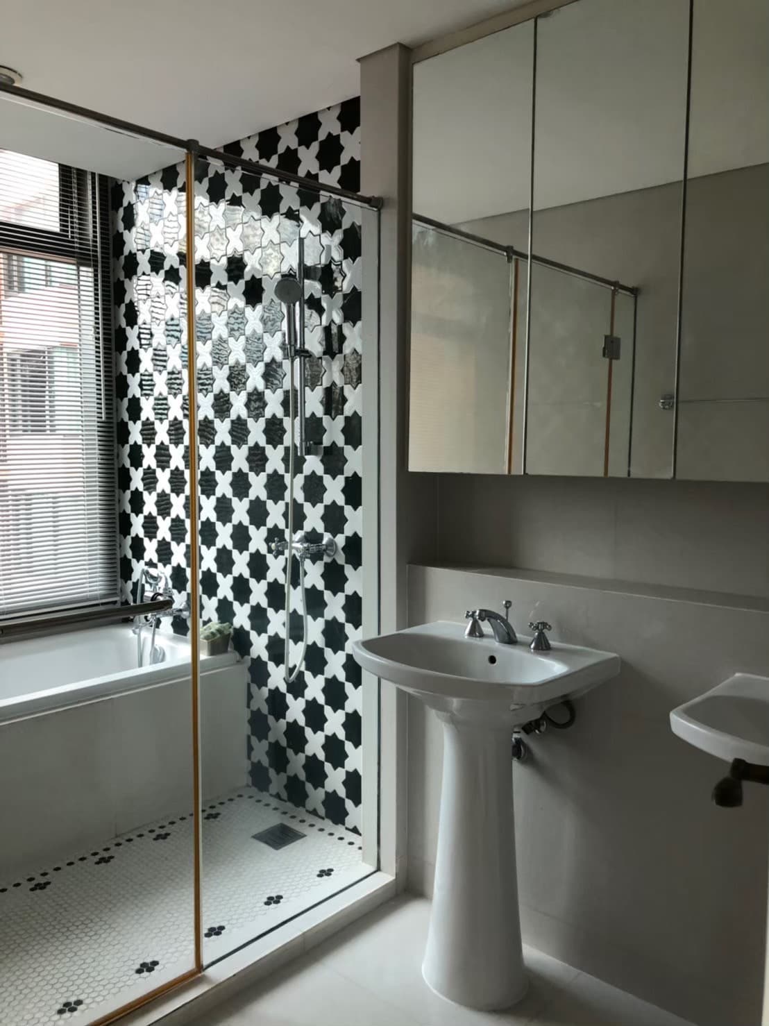 6 – 302_bathroom.jpg