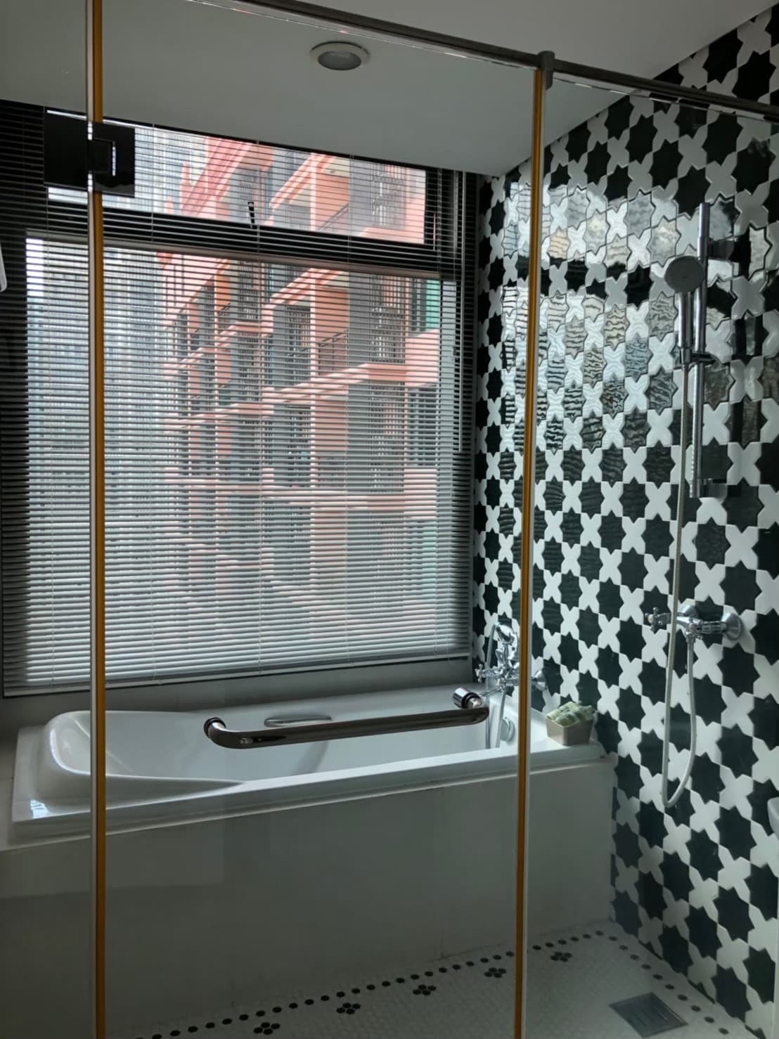 6 – 313_bathroom.jpg