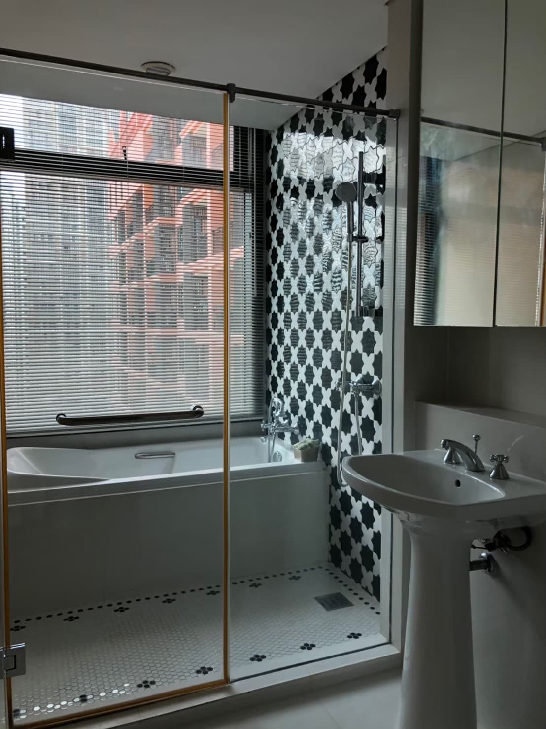 6 – 336_bathroom.jpg