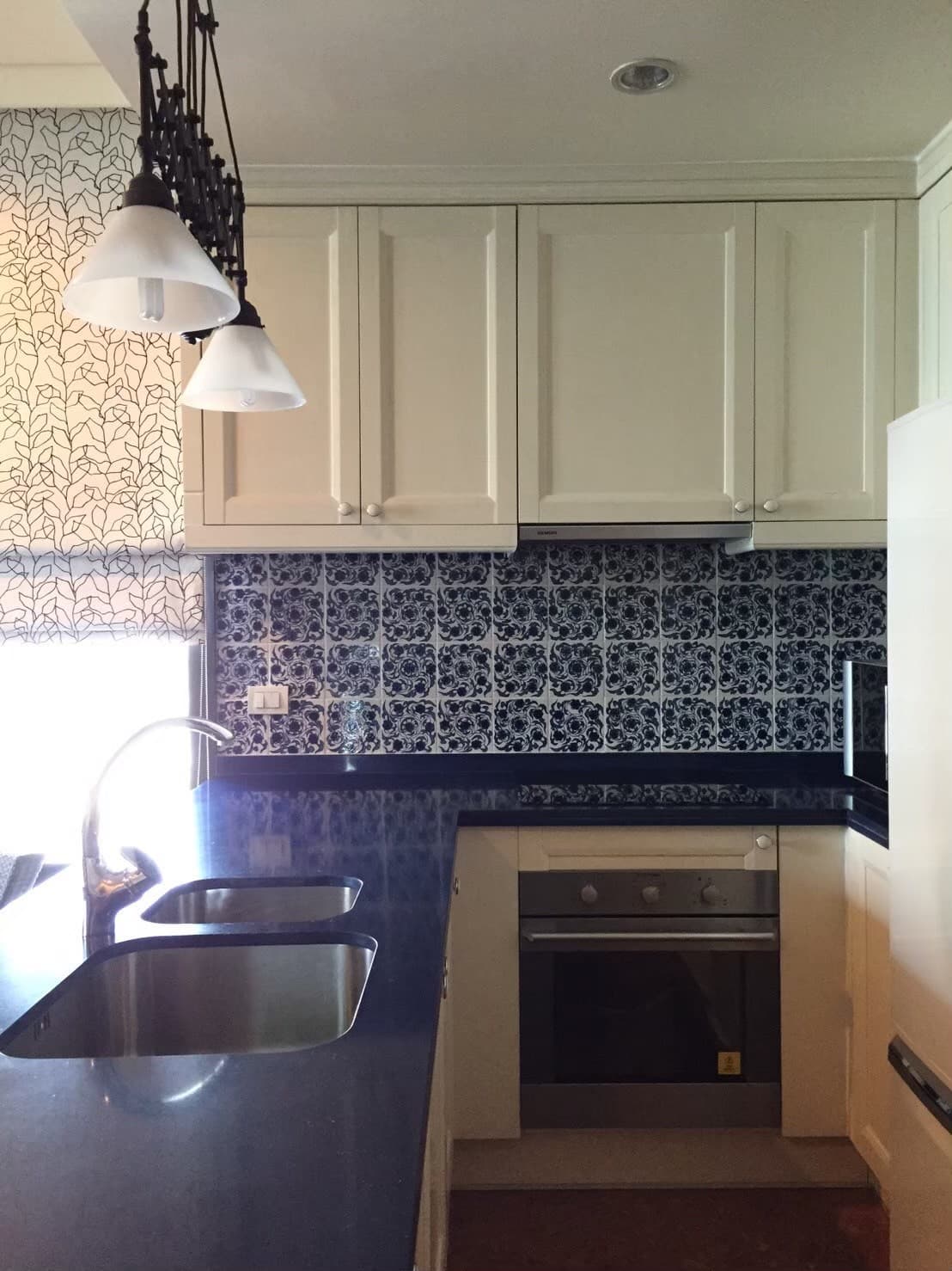 6 – 402_kitchen.jpg