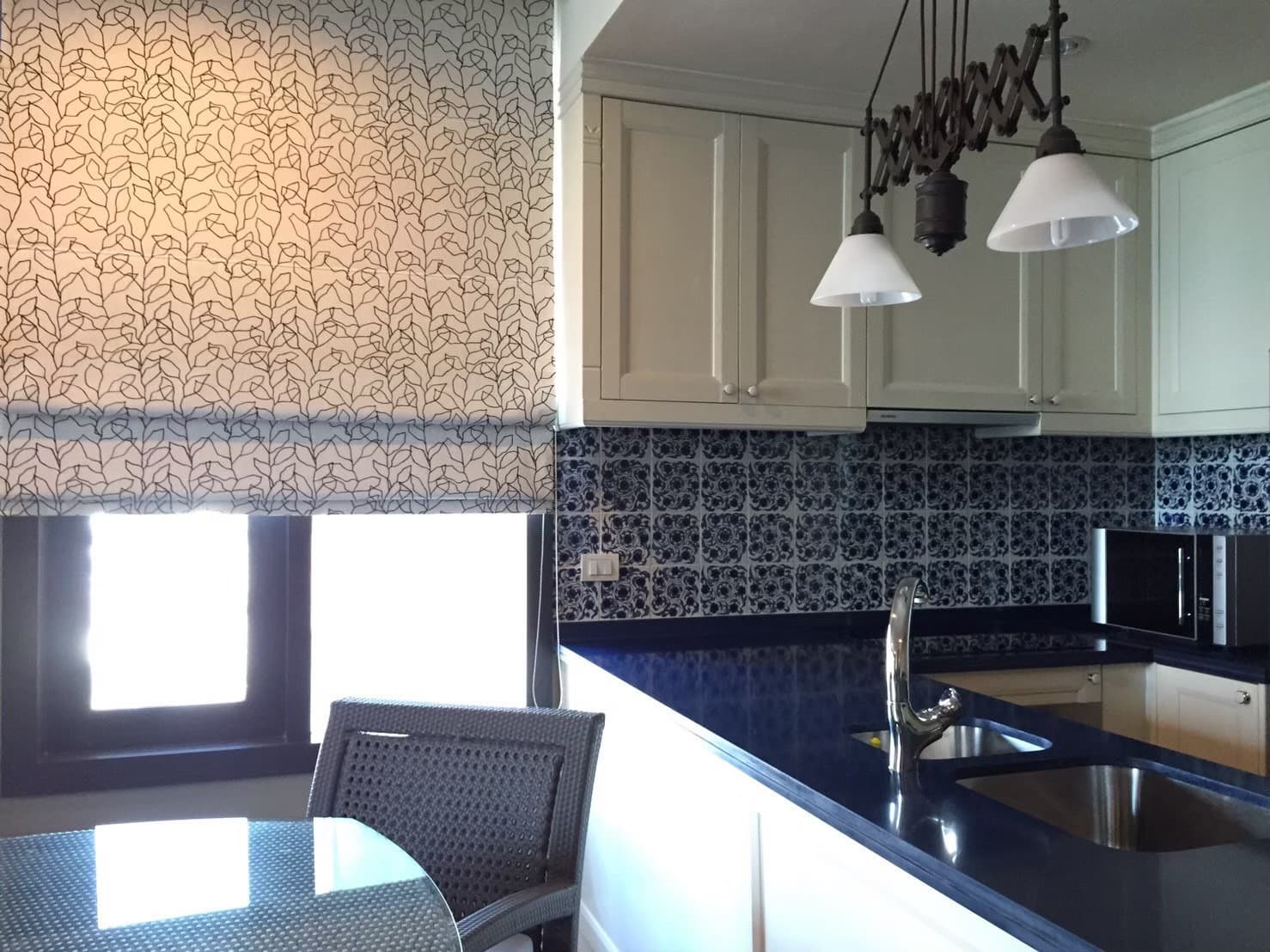 6 – 407_kitchen.jpg