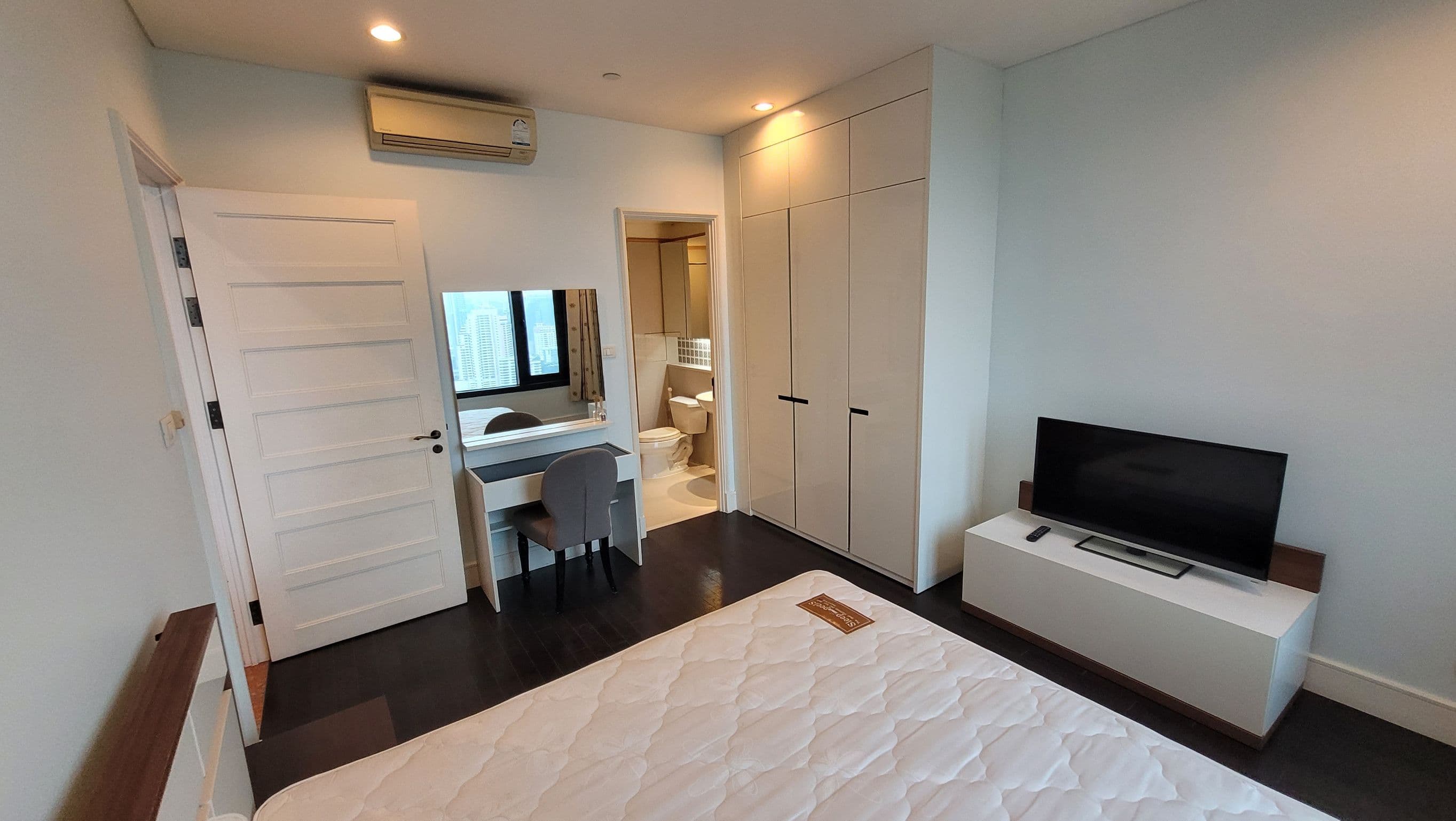 7 – 148_living_room.jpg