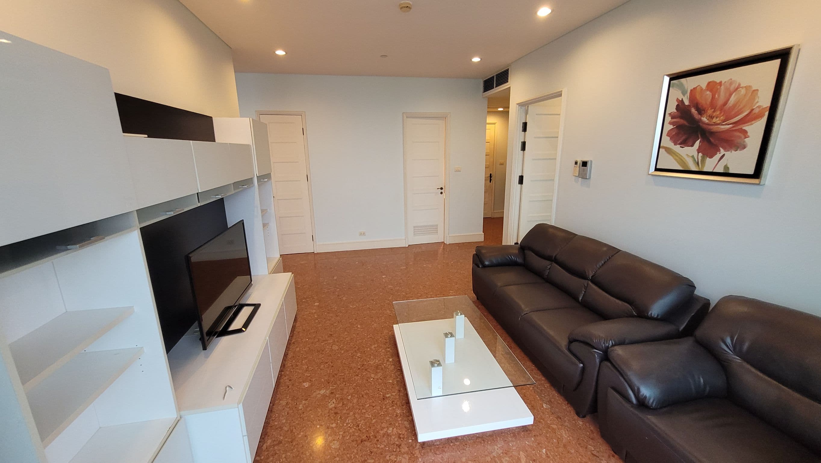 7 – 166_living_room.jpg