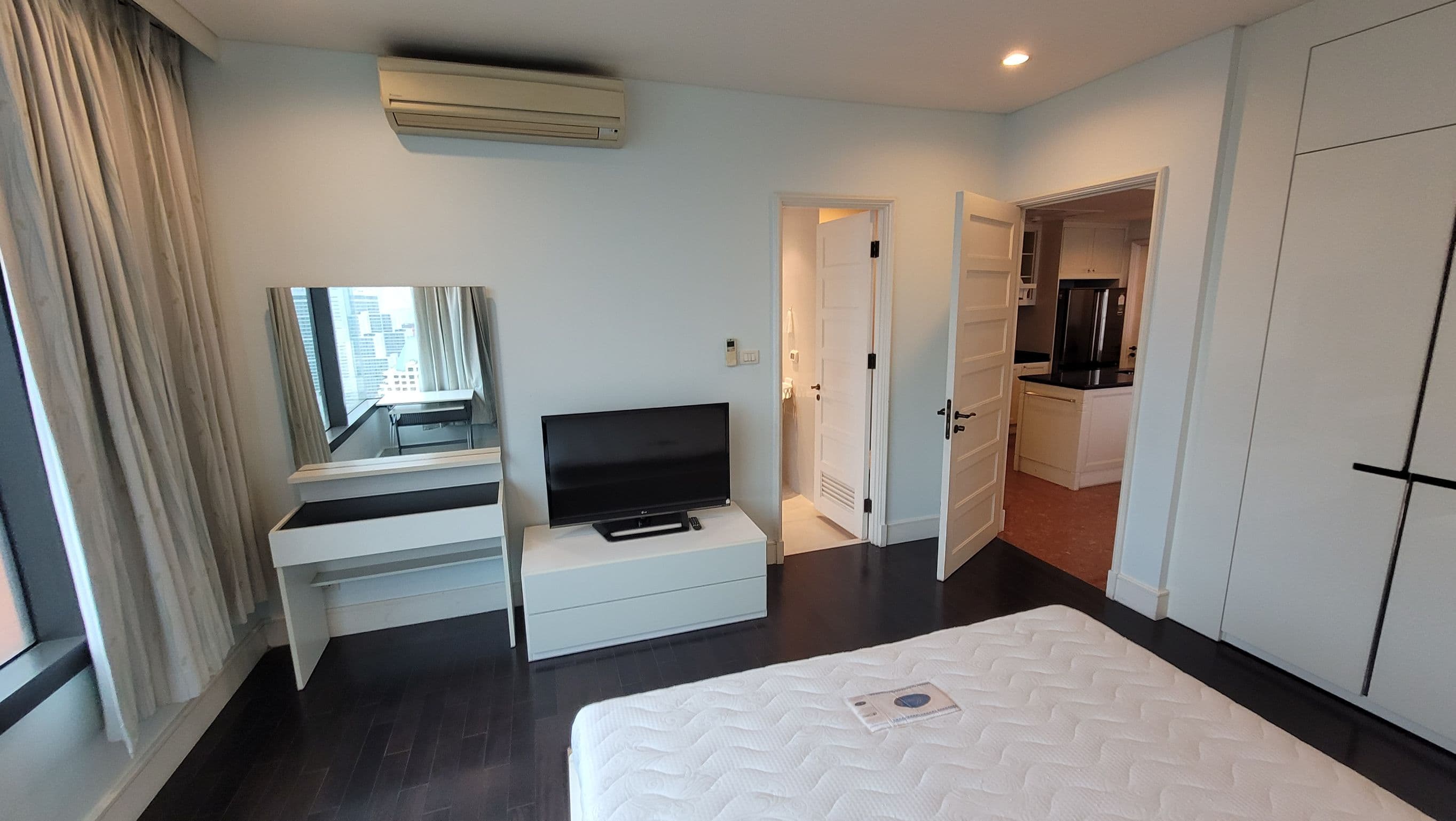 7 – 172_living_room.jpg