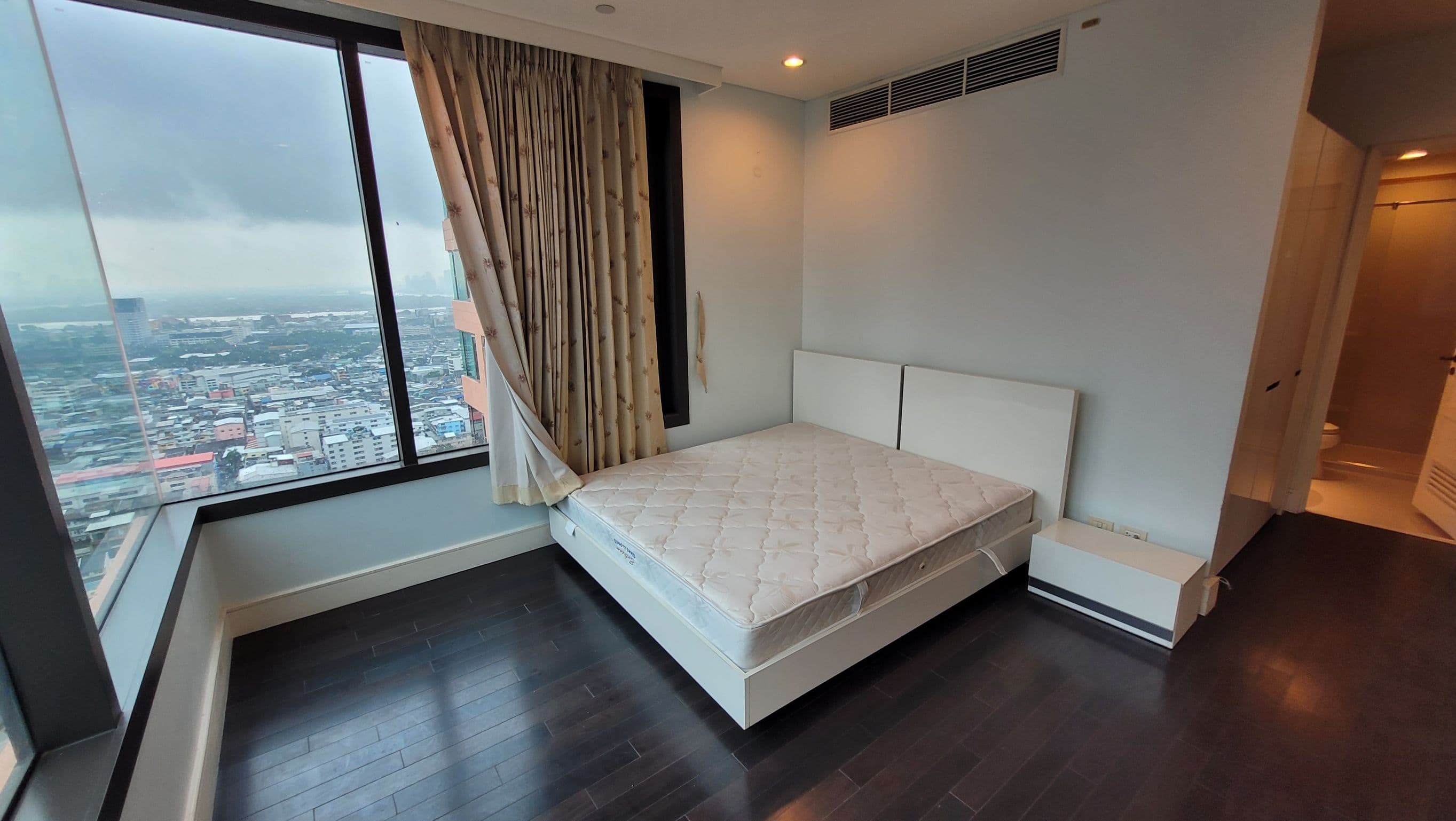 7 – 239_bedroom.jpg