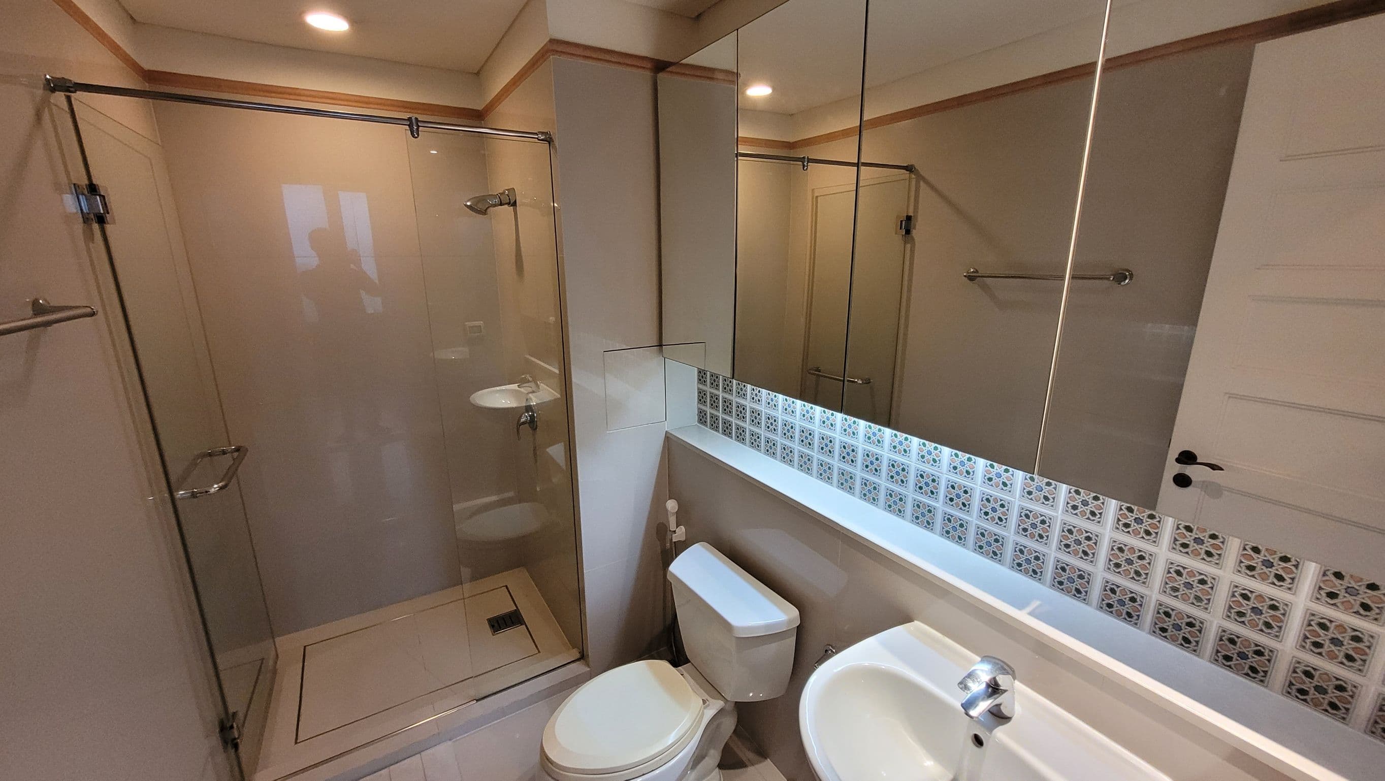 7 – 349_bathroom.jpg