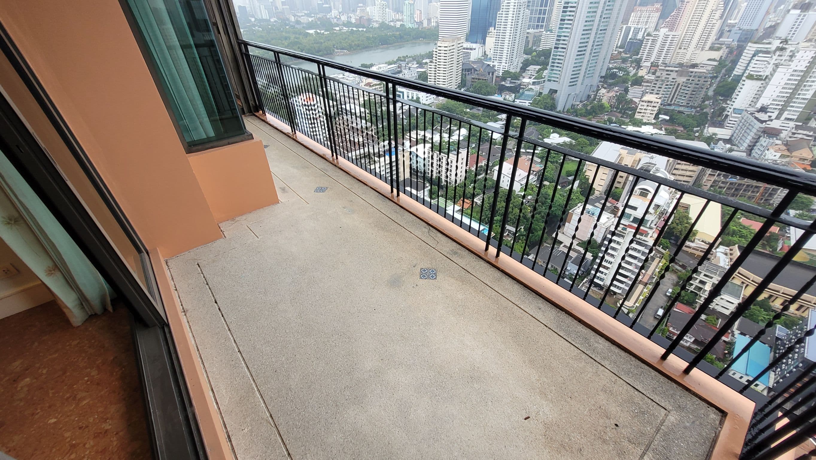 7 – 604_terrace.jpg