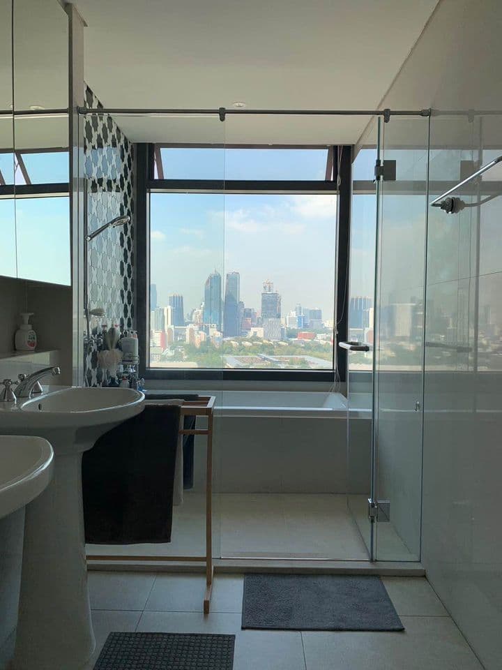 8 – 358_bathroom.jpg