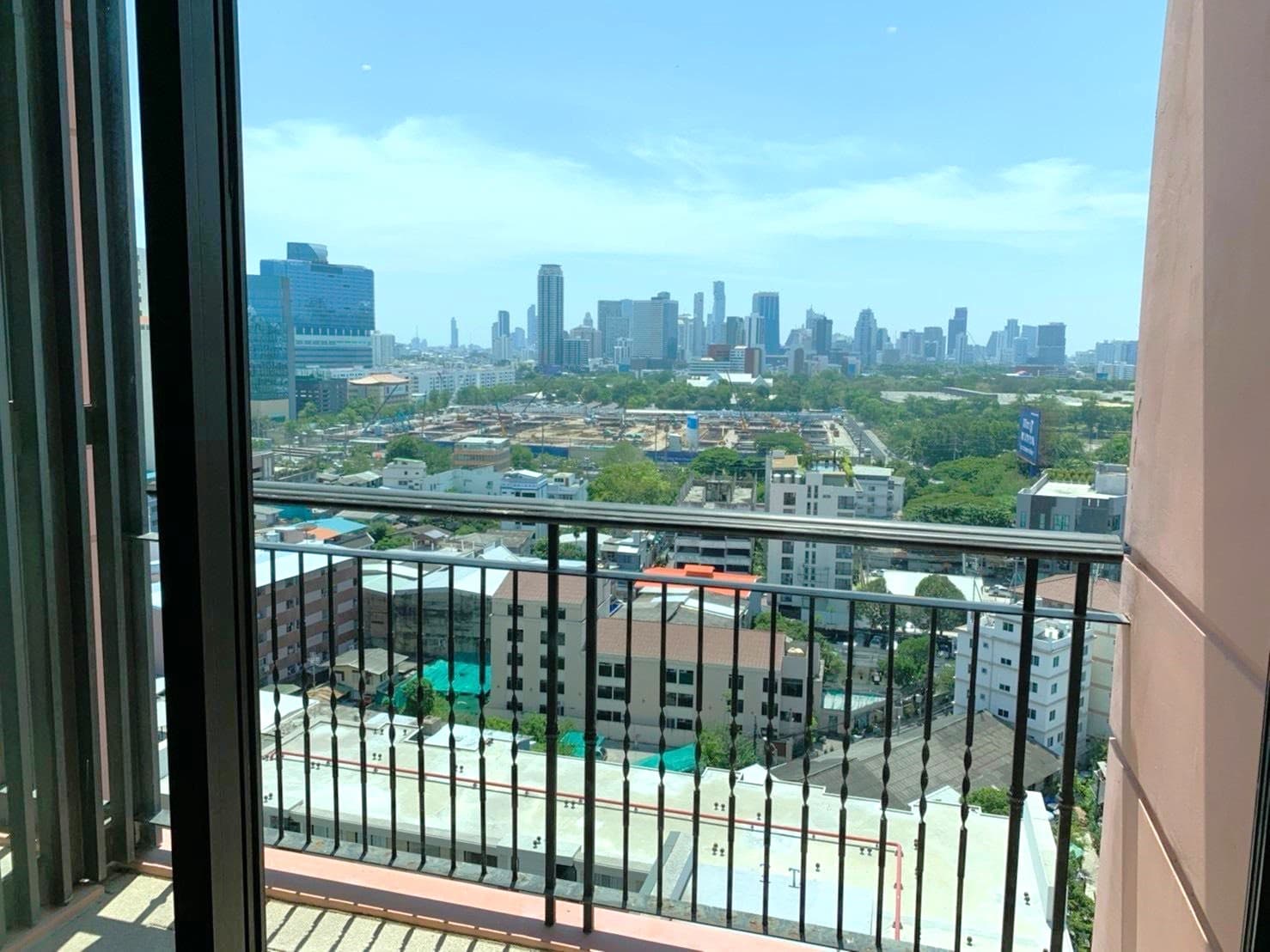 5 – 605_terrace.jpg